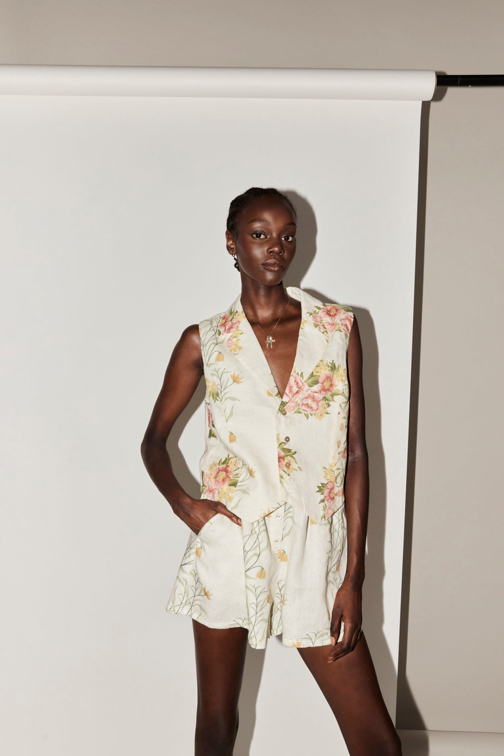 Collective Tops - Stevie Linen Vest Nouveaux secondary image