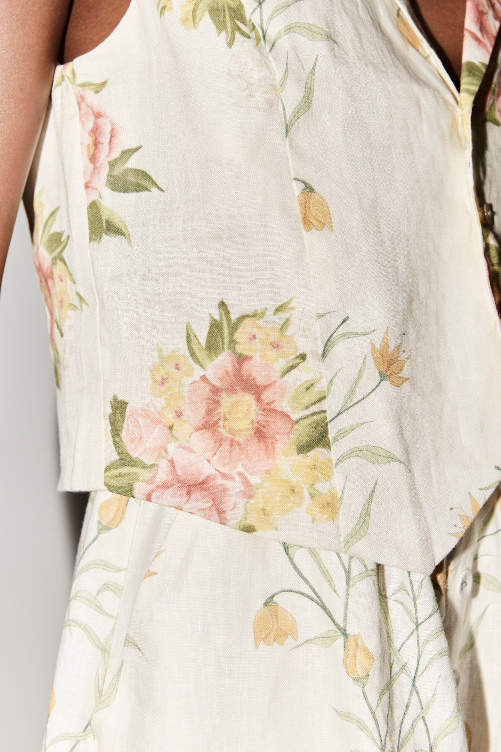 Collective Tops - Stevie Linen Vest Nouveaux sixth image