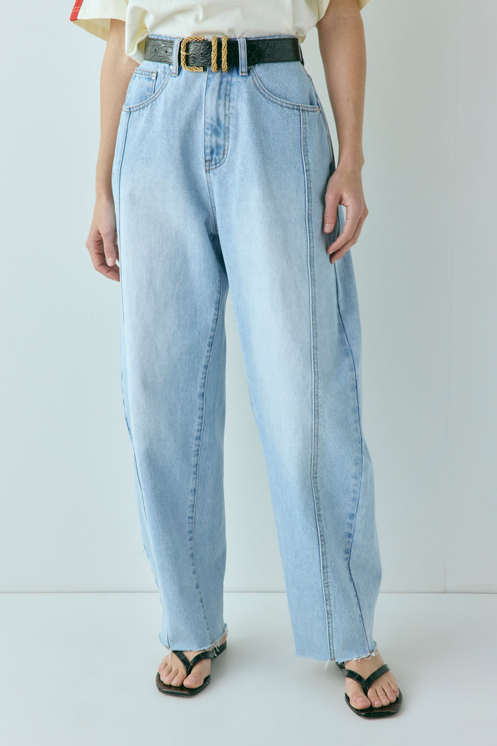 Nyra Barrel Denim Jeans Light Blue
