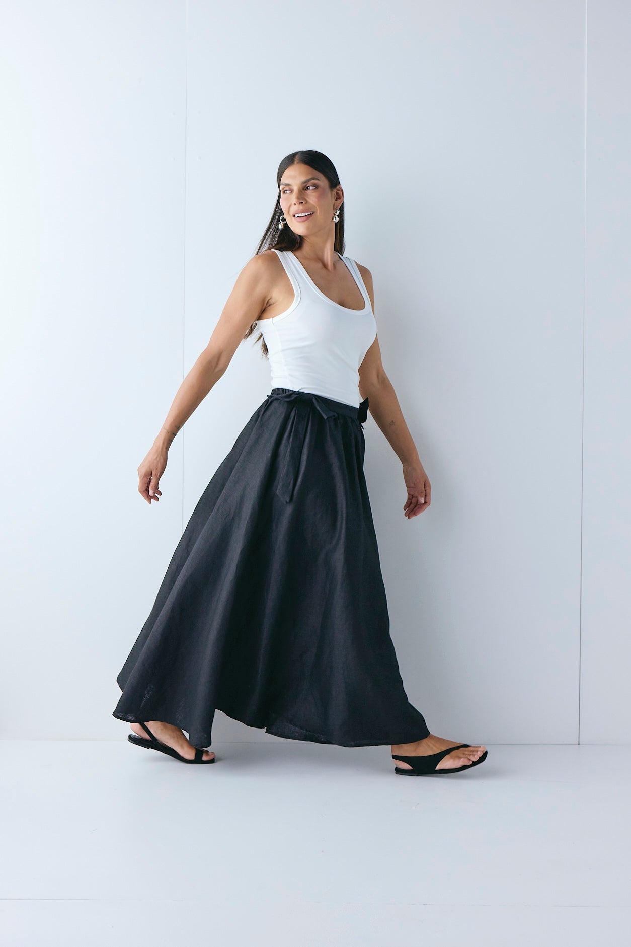 Daphne Linen Midi Skirt Black