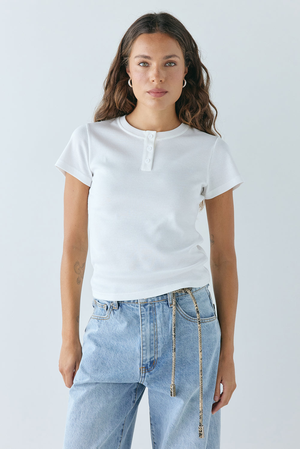 Lui Tee White - size:Stephanie:AU 6 / US 2