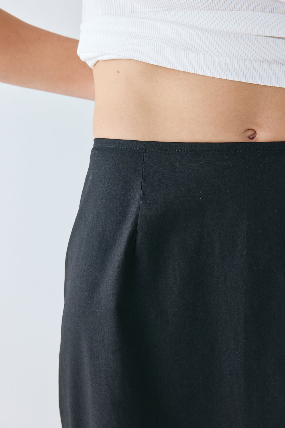 Billie Midi Skirt Black