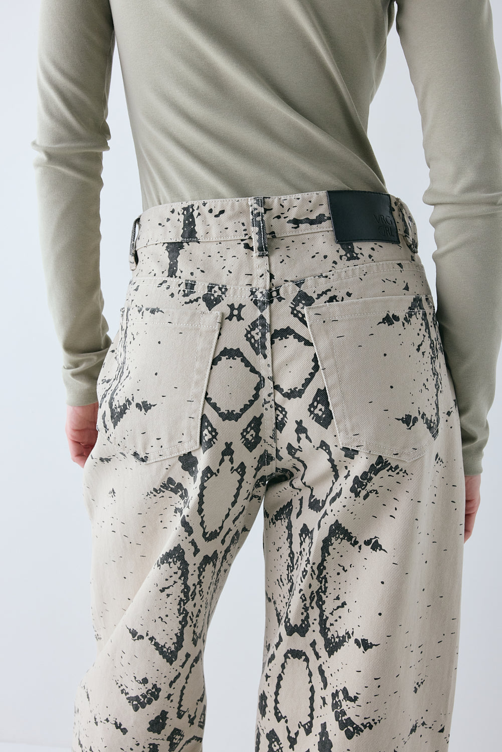 Spencer Mid Rise Barrel Denim Jeans Snake