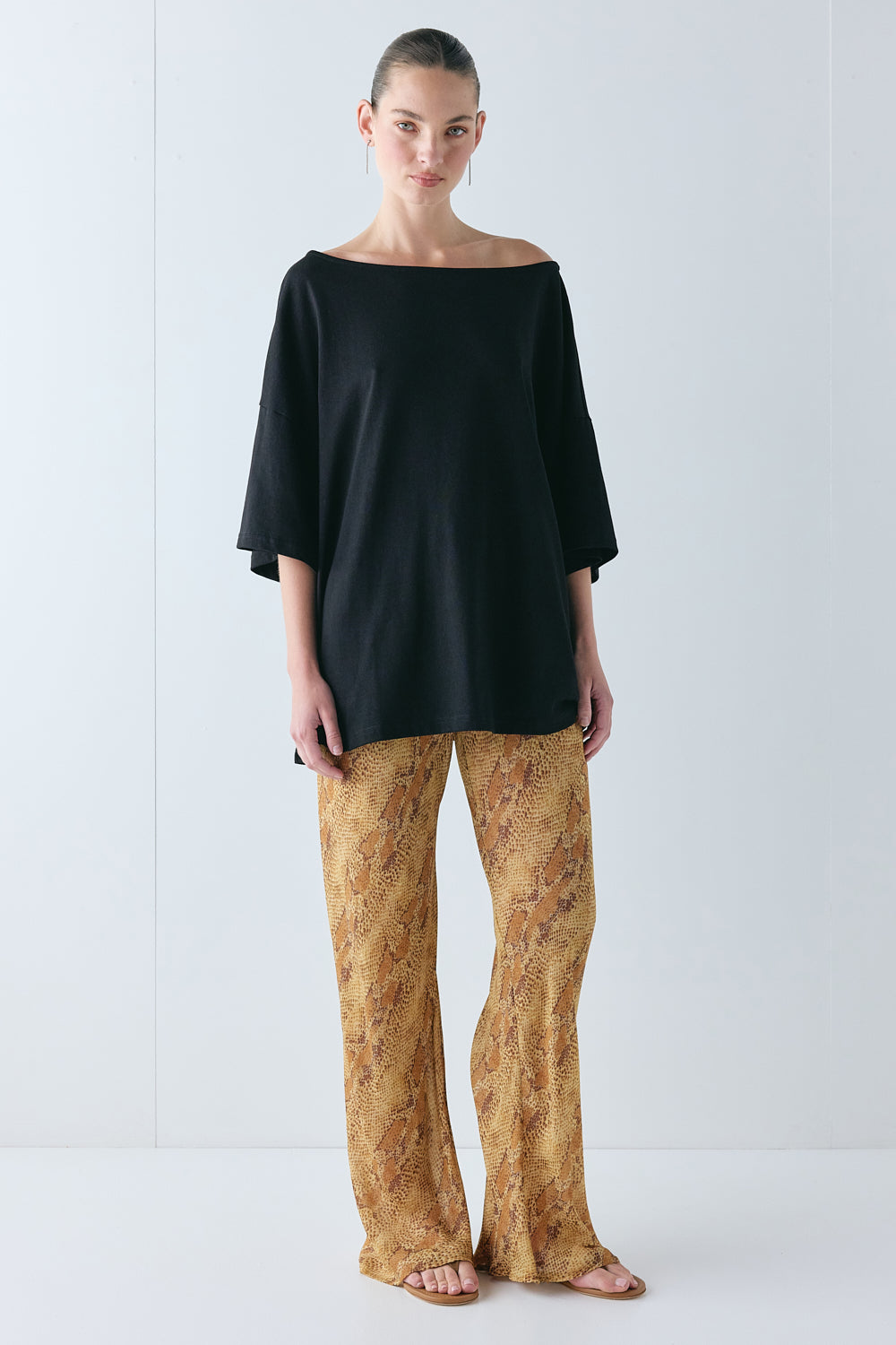 Della Organic Cotton Tee Black - size:Zhenya:AU 6 / US 2