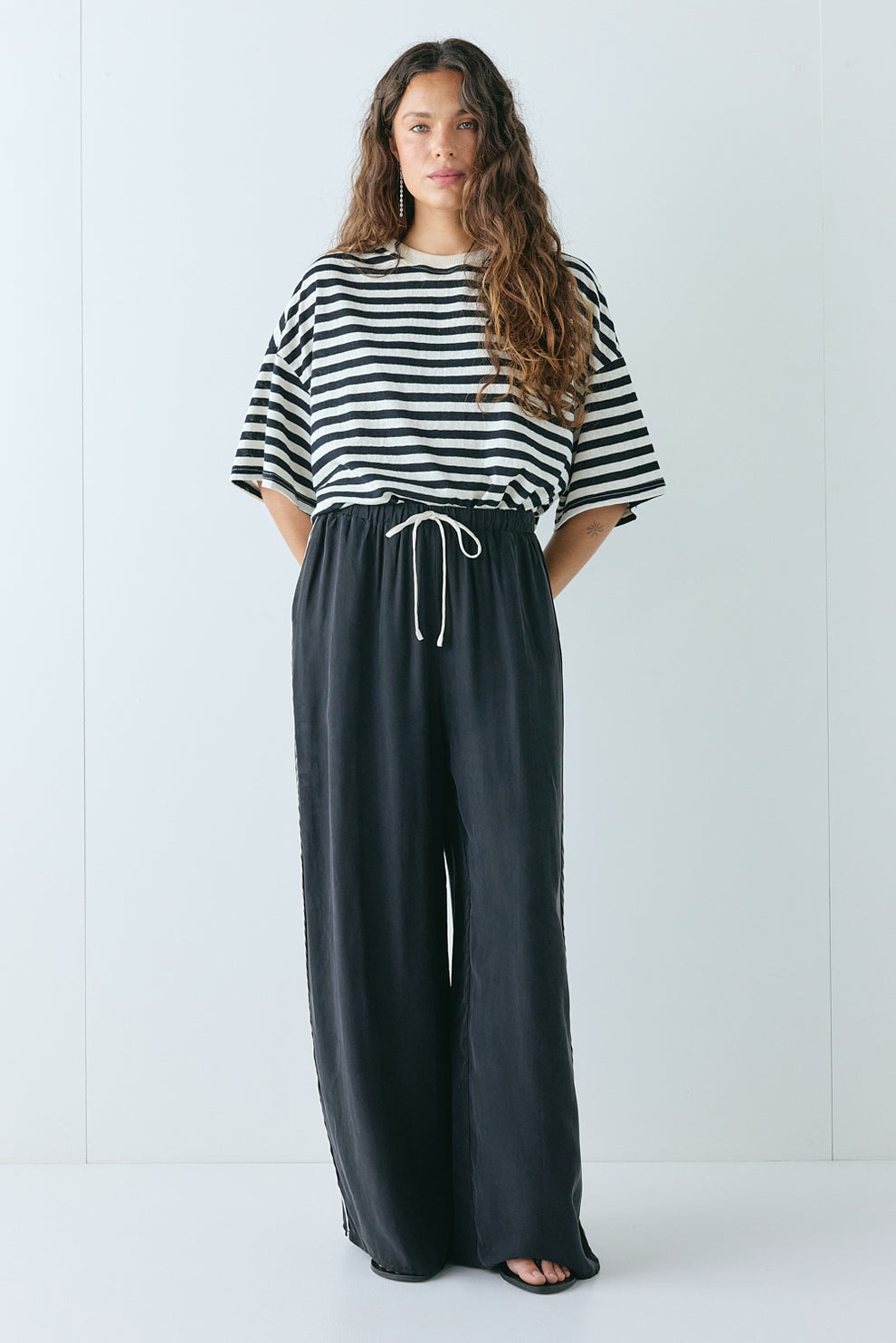 Willow Tee Black Stripe