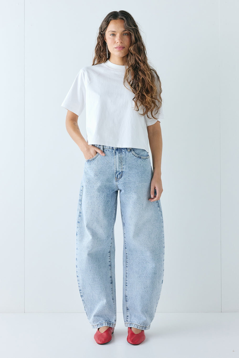 Sami Mid Rise Barrel Denim Jeans Washed Blue
