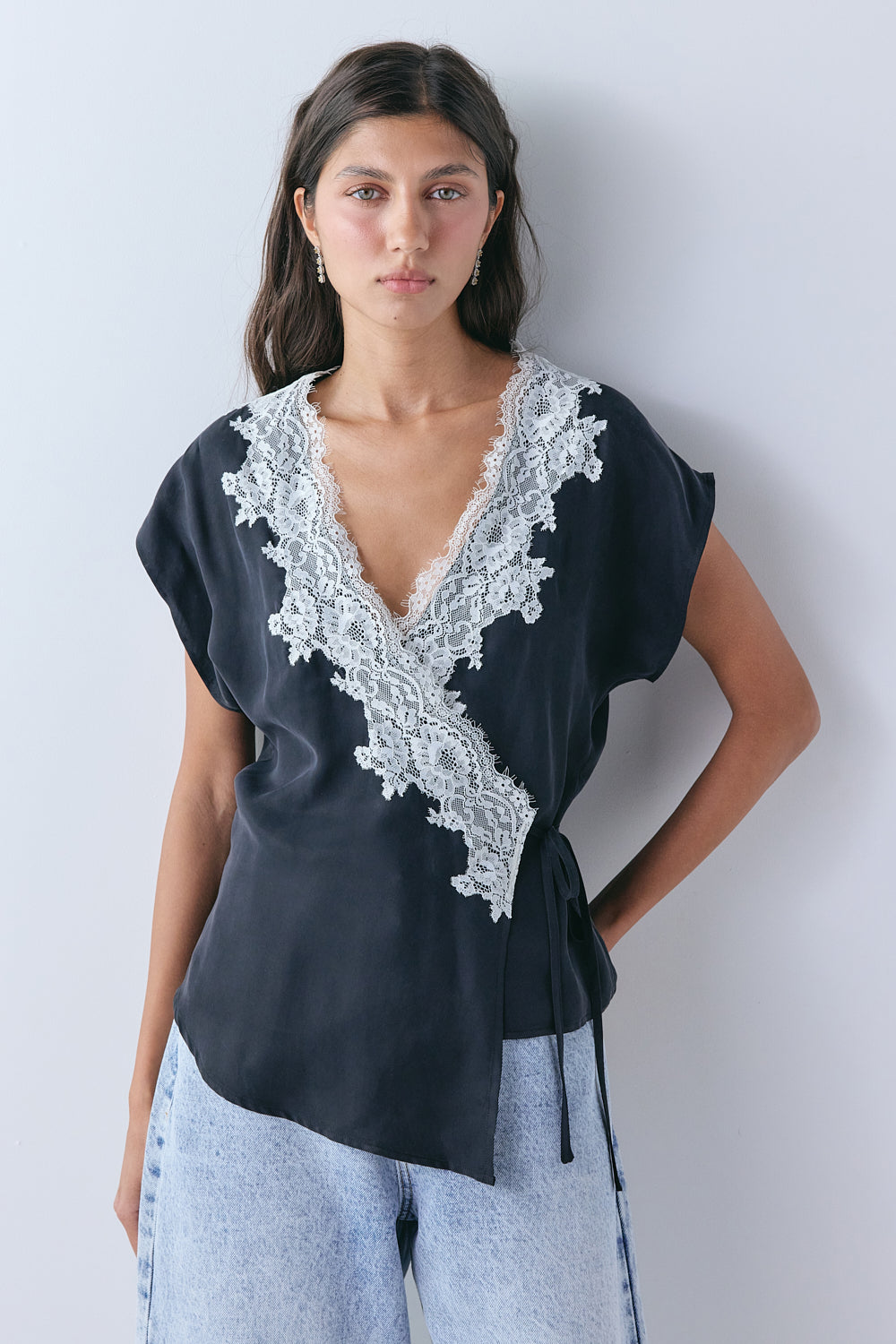 Felicity Lace Top Black - size:Aida:AU 6 / US 2