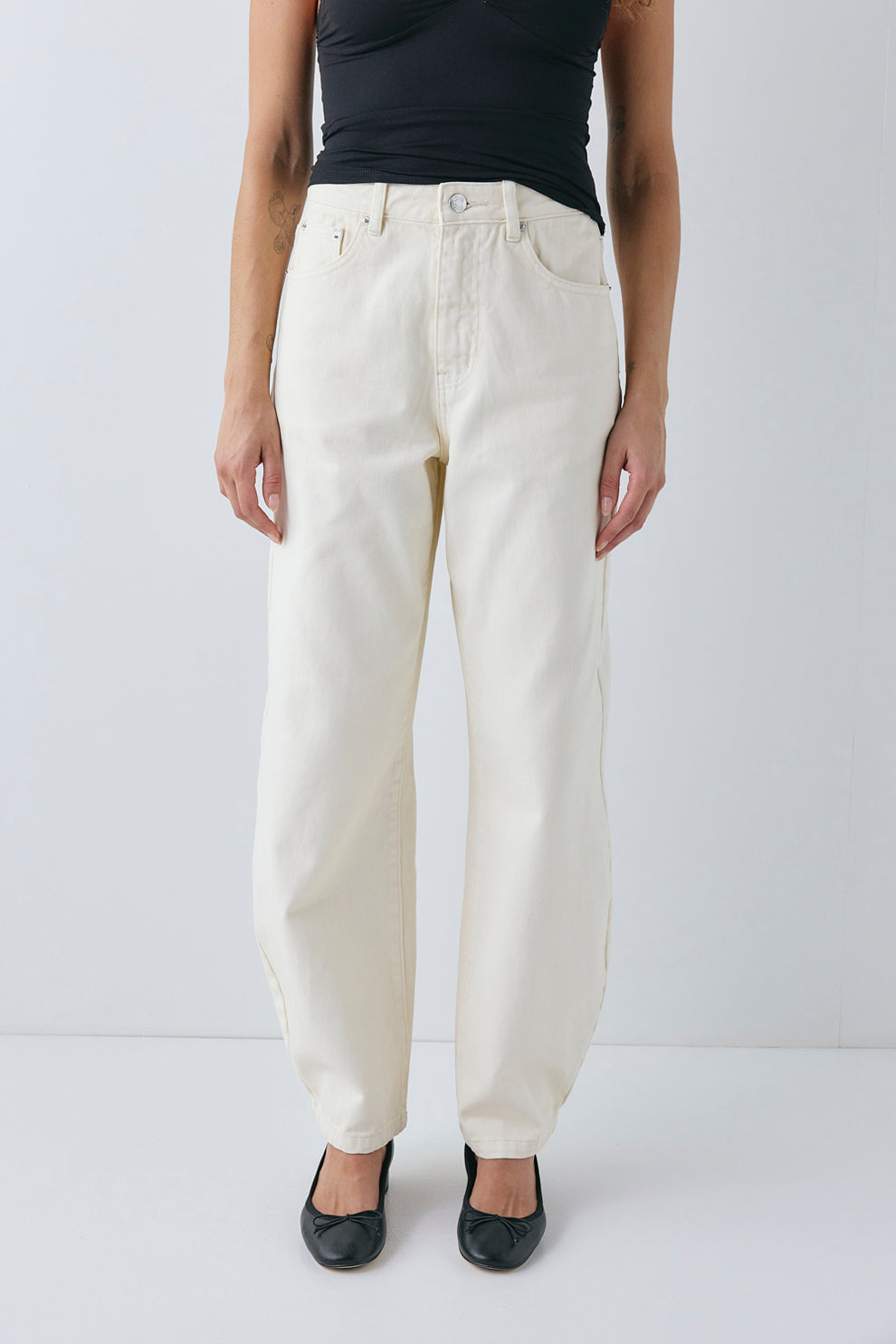 Sami Mid Rise Barrel Denim Jeans Cream