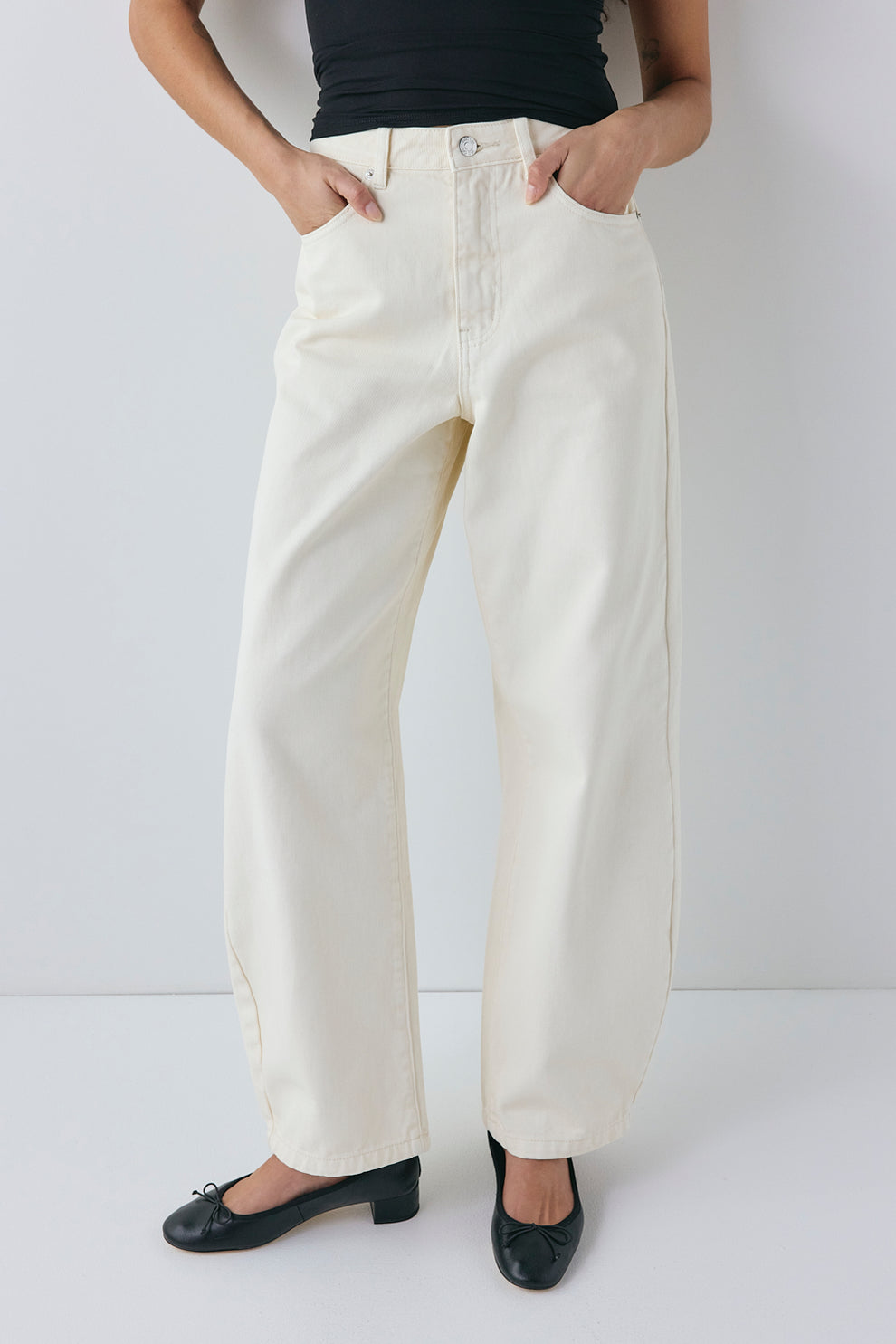 Sami Mid Rise Barrel Denim Jeans Cream
