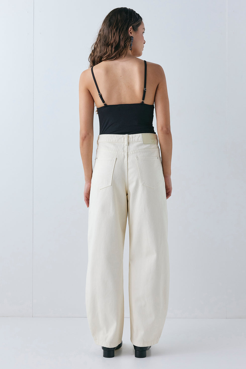 Sami Mid Rise Barrel Denim Jeans Cream