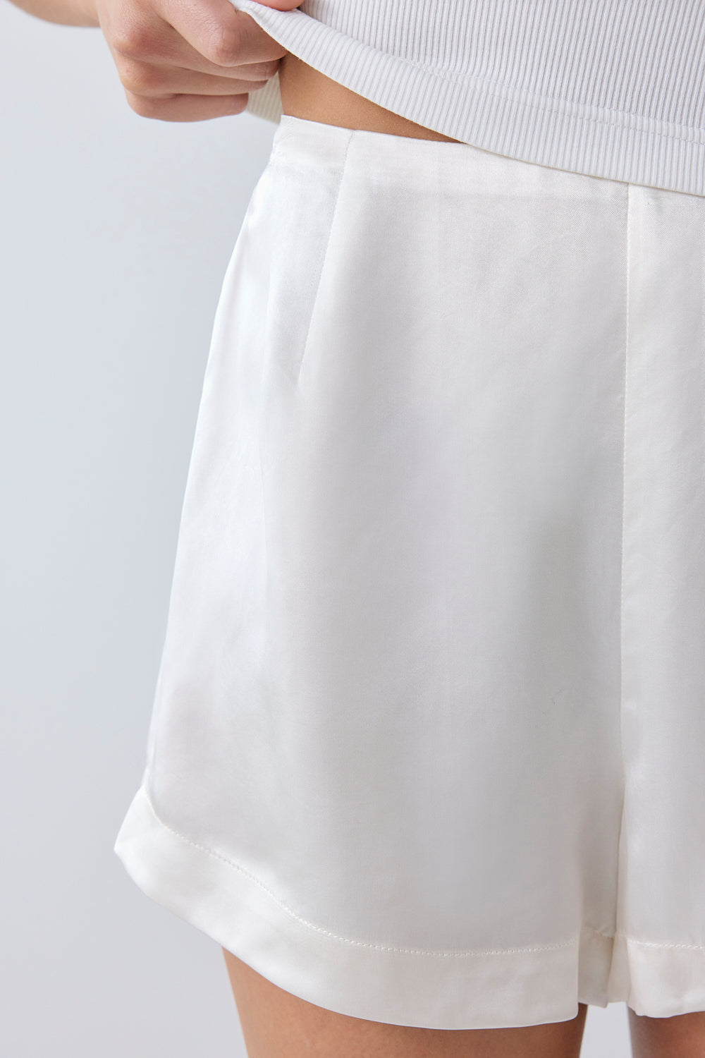 Alek Satin Shorts Cream 