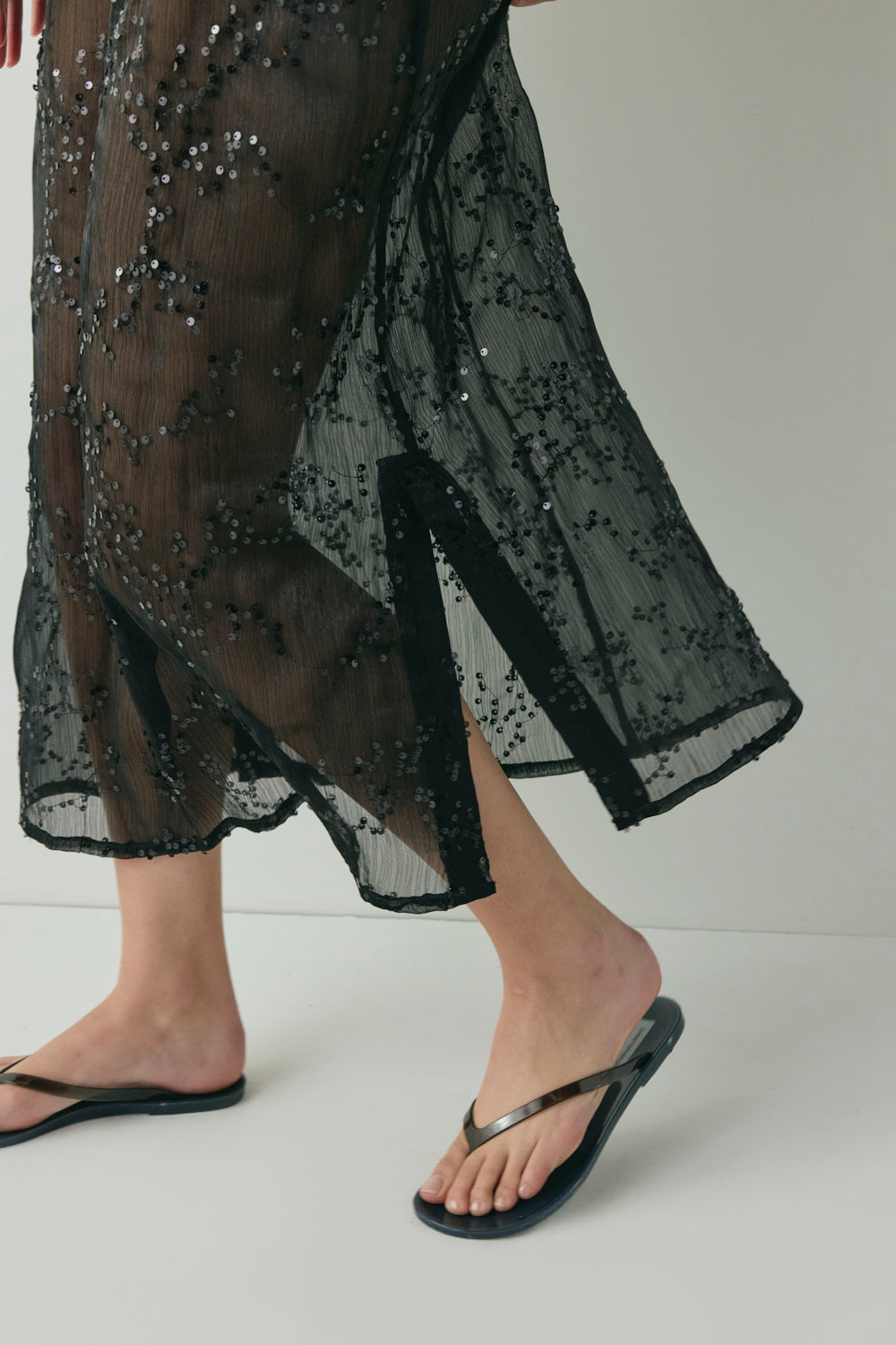 Neve Sequin Midi Dress Black